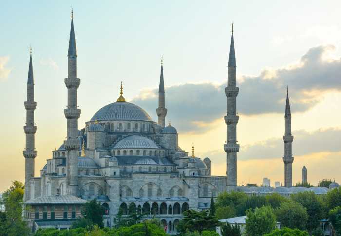6 Masjid dengan Arsitektur Indah di Asia yang Bikin Takjub 6 Masjid dengan Arsitektur Indah di Asia yang Bikin Takjub