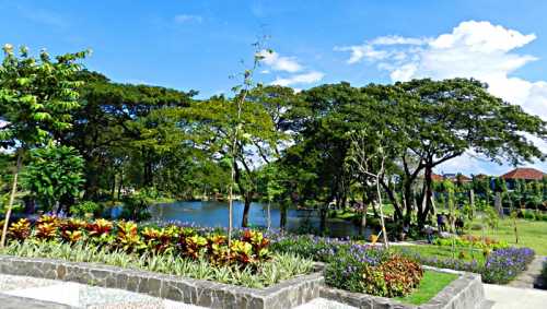 5 Rekomendasi Taman  Cantik untuk Wisata Murah di Surabaya
