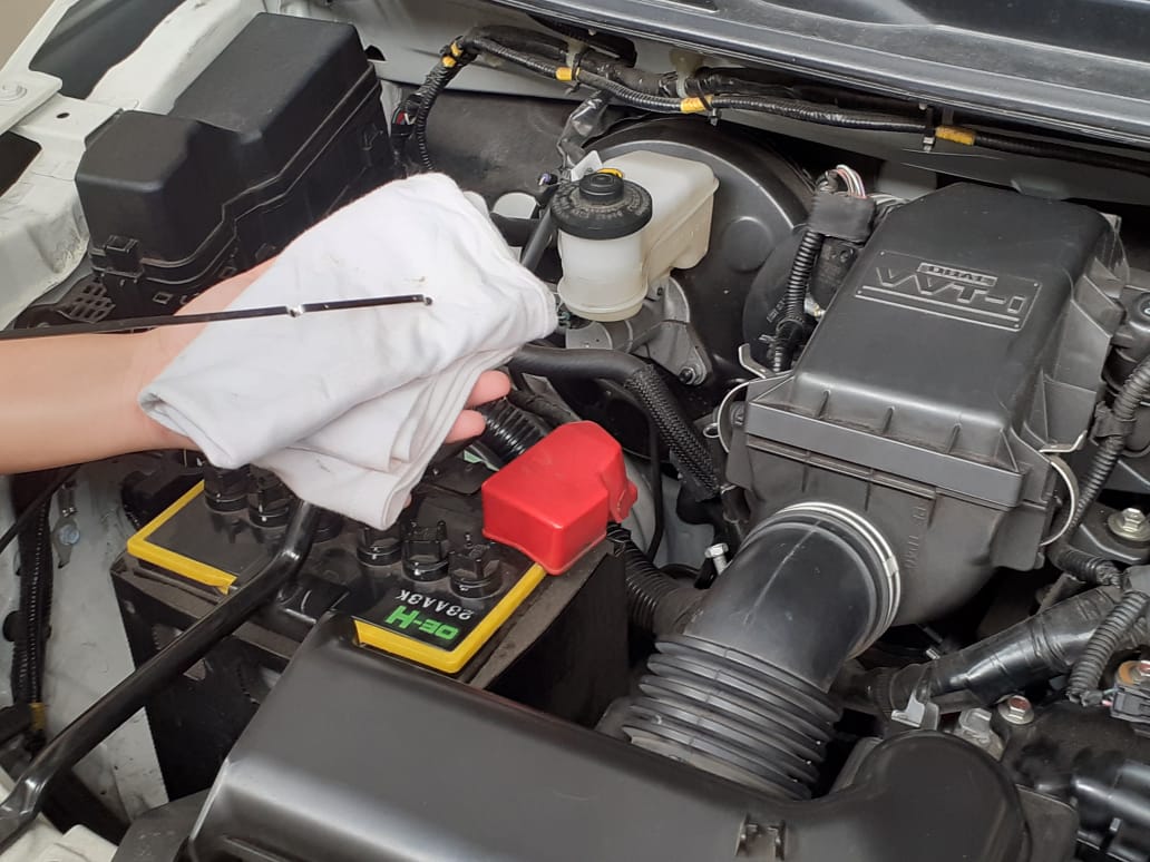 Cara Cek Fluida pada Ruang Mesin ala Daihatsu Cara Cek Fluida pada Ruang Mesin ala Daihatsu