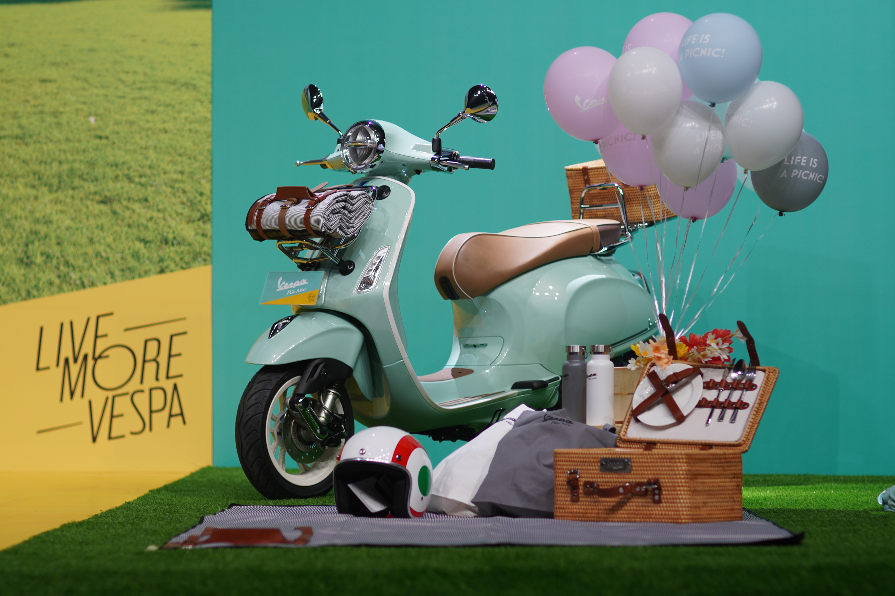 Vespa Picnic Diluncurkan Terbatas di Indonesia Seharga Rp50 Jutaan Vespa Picnic Diluncurkan Terbatas di Indonesia Seharga Rp50 Jutaan