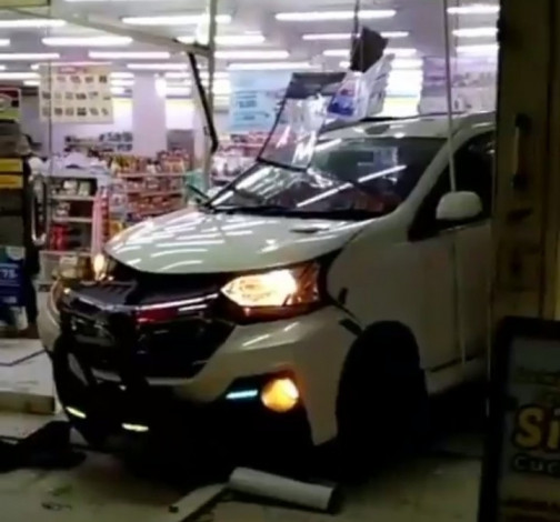 Avanza Mundur Seruduk Indomaret, Apa Pesan yang Bisa Ambil? Avanza Mundur Seruduk Indomaret, Apa Pesan yang Bisa Ambil?