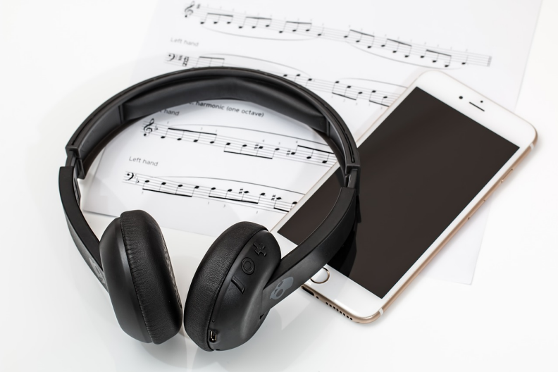 Rekomendasi Headset Nirkabel Kekinian yang Berkualitas Rekomendasi Headset Nirkabel Kekinian yang Berkualitas
