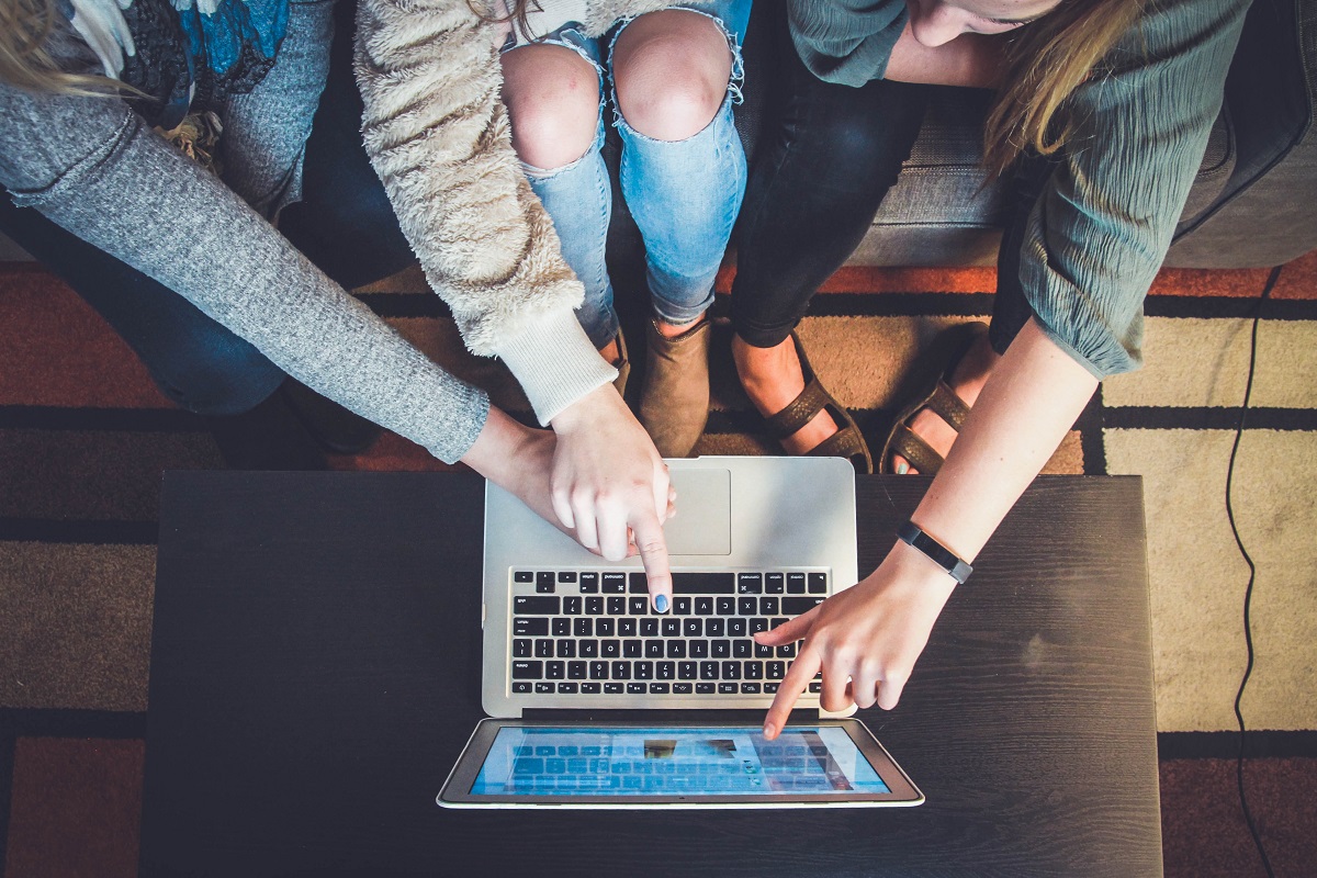 Fungsi Literasi Digital Cuma Buat Chattingan dan Belanja Online? Fungsi Literasi Digital Cuma Buat Chattingan dan Belanja Online?
