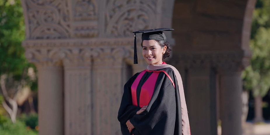 Balik dari AS, Video ‘Oleh-oleh’ Maudy Ayunda Trending di YouTube Balik dari AS, Video ‘Oleh-oleh’ Maudy Ayunda Trending di YouTube