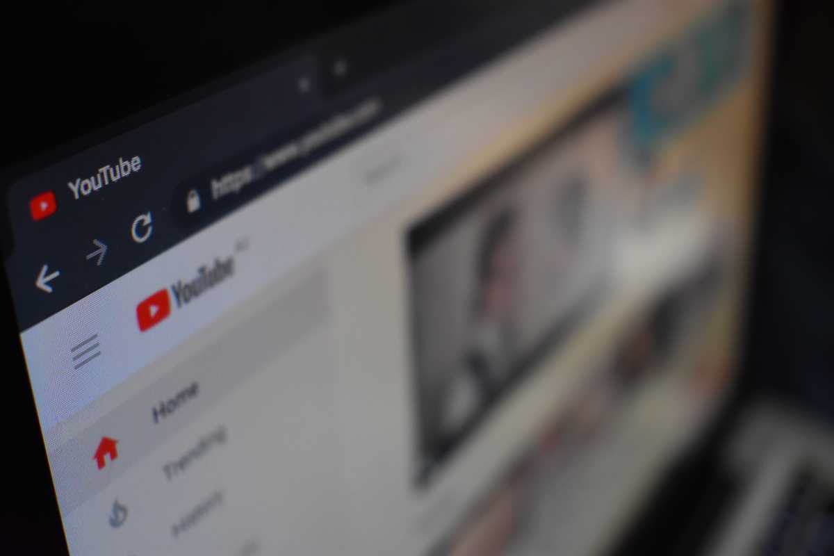 Demi Konten, Kuras Kolam Renang Pakai Tisu, YouTuber Ini Dikecam Demi Konten, Kuras Kolam Renang Pakai Tisu, YouTuber Ini Dikecam