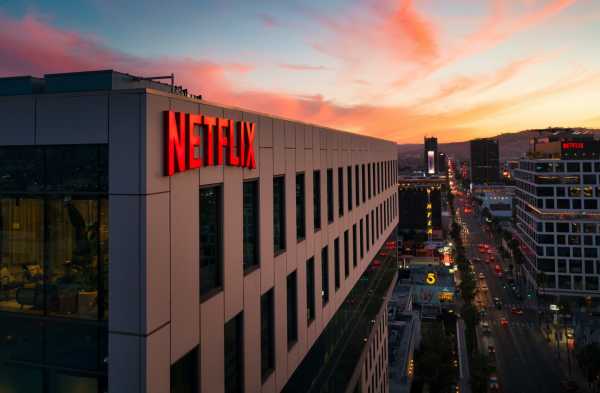 Imbas Pendapatan Melorot: 150 Karyawan Netflix Kena PHK Imbas Pendapatan Melorot: 150 Karyawan Netflix Kena PHK
