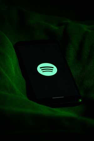 Dicecar Misinformasi, Joe Rogan Bela Diri Soal Podcastnya di Spotify