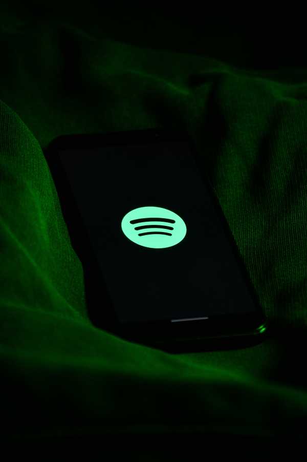 Dicecar Misinformasi, Joe Rogan Bela Diri Soal Podcastnya di Spotify Dicecar Misinformasi, Joe Rogan Bela Diri Soal Podcastnya di Spotify