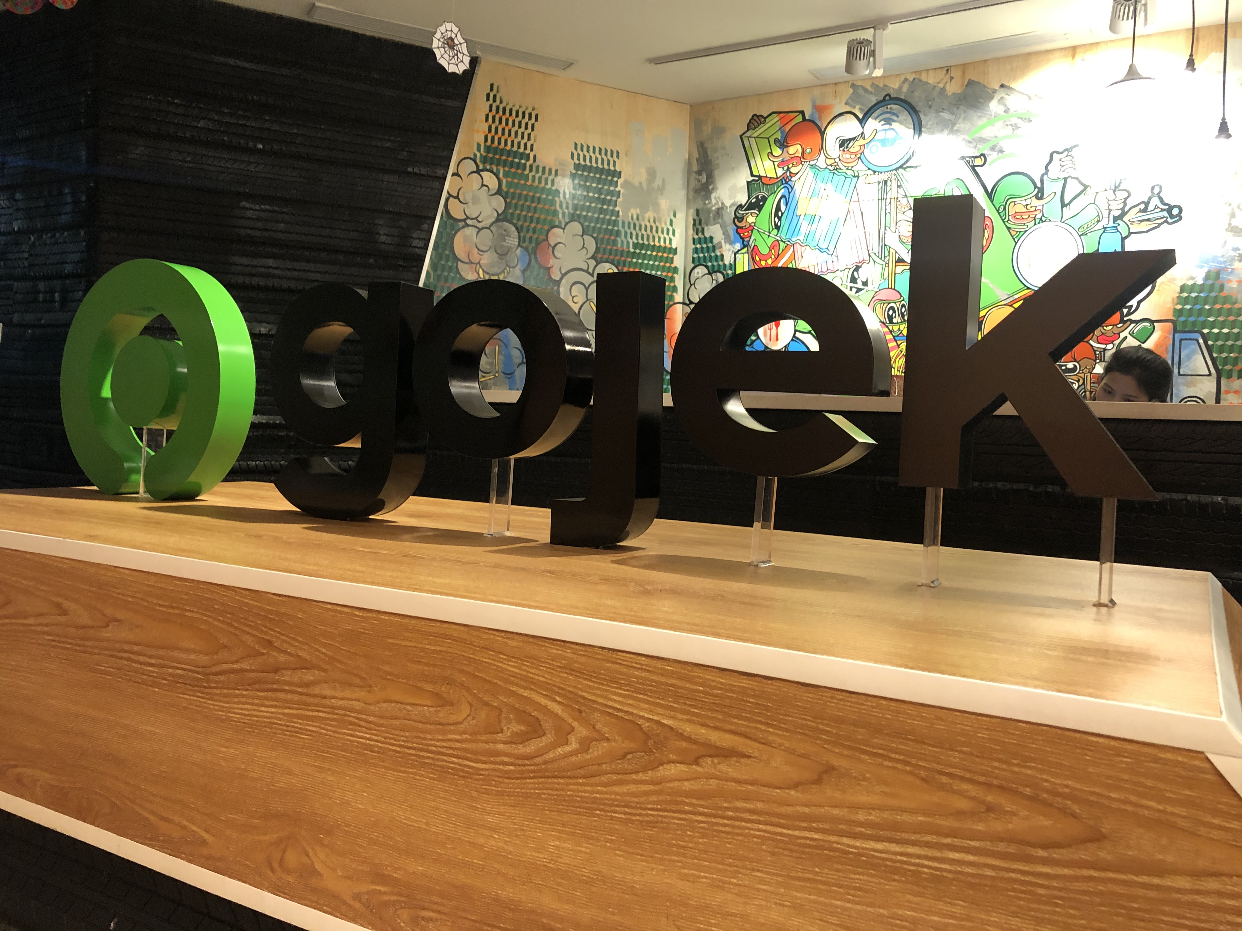 Gojek Digandeng Kominfo untuk Digitalkan UMKM dan SDM Lokal Gojek Digandeng Kominfo untuk Digitalkan UMKM dan SDM Lokal