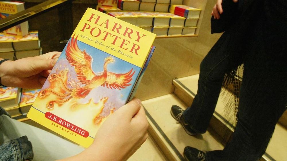 Sekolah di AS Singkirkan Harry Potter Karena Konten Sihir Sekolah di AS Singkirkan Harry Potter Karena Konten Sihir
