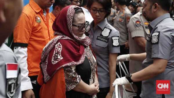 Polda Metro Gelar Rekonstruksi Transaksi Sabu Nunung Polda Metro Gelar Rekonstruksi Transaksi Sabu Nunung