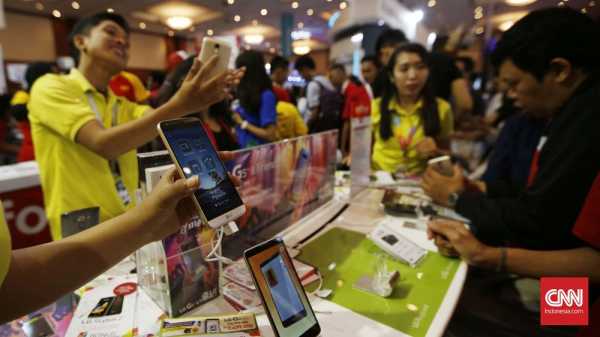 Rupiah Lemah, Penjualan Ponsel Merosot Hingga 70 Persen Rupiah Lemah, Penjualan Ponsel Merosot Hingga 70 Persen