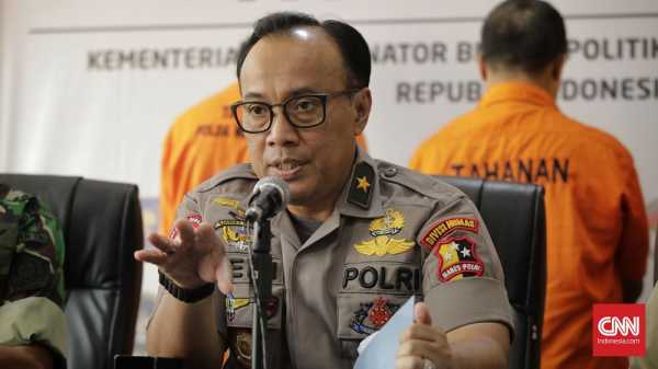 Polisi Sebut Listrik Padam Akibat Pohon Terlalu Tinggi Polisi Sebut Listrik Padam Akibat Pohon Terlalu Tinggi