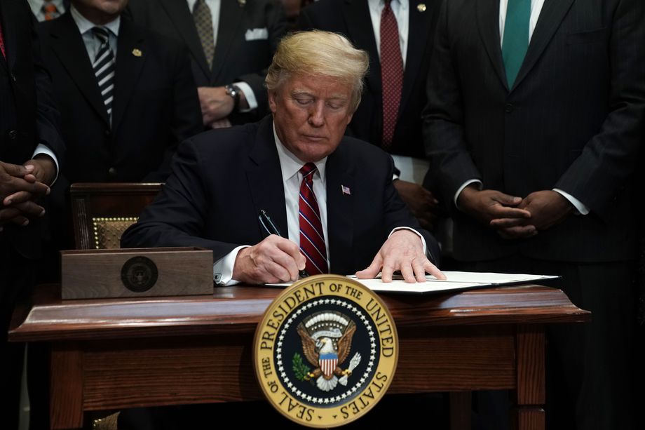 Donald Trump Teken Program American AI Initiative, Apa Itu? Donald Trump Teken Program American AI Initiative, Apa Itu?