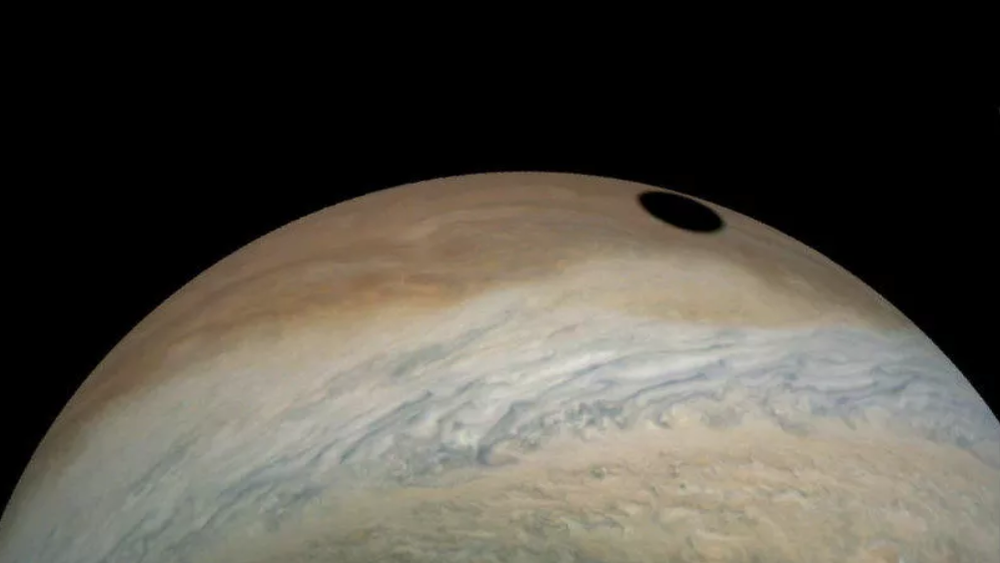 Misteri Lingkaran Hitam Sebesar Bumi di Jupiter Terpecahkan Misteri Lingkaran Hitam Sebesar Bumi di Jupiter Terpecahkan