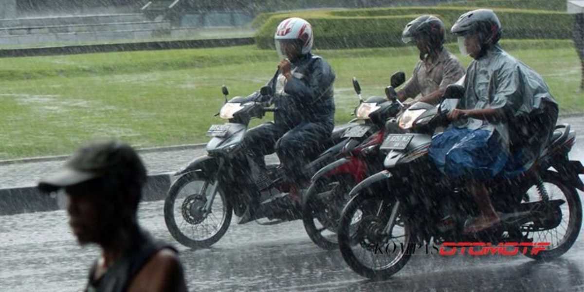 Cara Rawat Helm yang Kena Air Hujan Uzone Cara Rawat Helm yang Kena Air Hujan Uzone