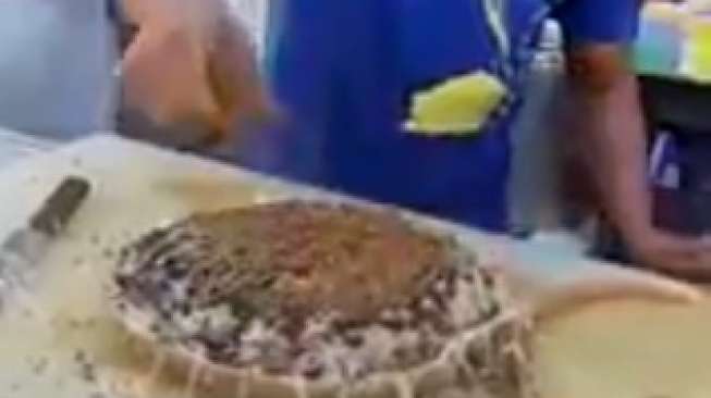 Ada Yang Berani Makan Martabak Kayak Begini