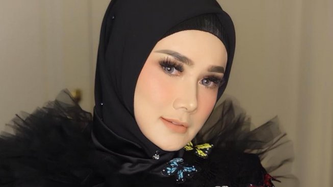 Kabar Dirinya Makan di Warteg Viral, Mulan Jameela Beri Jawaban Bijak Kabar Dirinya Makan di Warteg Viral, Mulan Jameela Beri Jawaban Bijak