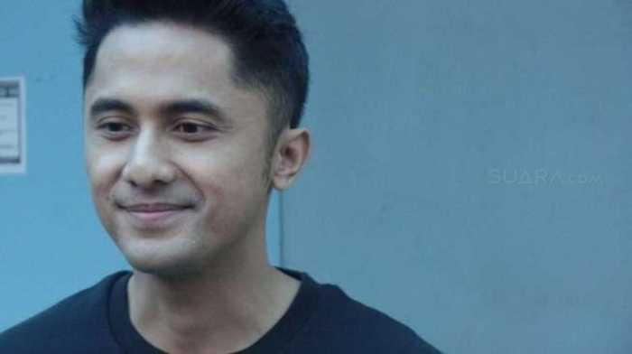 Hengky Kurniawan Punya Cara Jitu Agar Istrinya Tak Hamil Hengky Kurniawan Punya Cara Jitu Agar Istrinya Tak Hamil