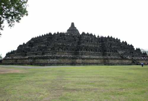 Pengunjung Pertama Candi  Borobudur  di 2021 Dapat Hadiah Ini