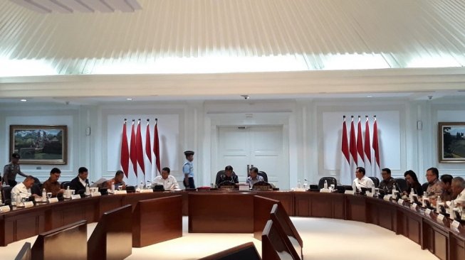 Jokowi Pilih Pindahkan Ibu Kota Negara ke Luar Pulau Jawa, Ini Alasannya Jokowi Pilih Pindahkan Ibu Kota Negara ke Luar Pulau Jawa, Ini Alasannya