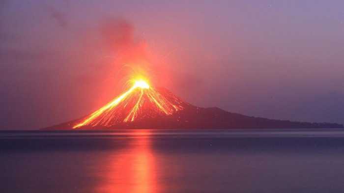 Semalaman Gunung Anak Krakatau Meletus 44 Kali Semalaman Gunung Anak Krakatau Meletus 44 Kali