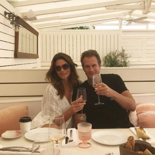 5 Pasangan Hollywood Paling Awet 5 Pasangan Hollywood Paling Awet