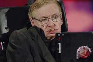 Stephen Hawking berujar, Amin, dan bersimpuh di hadapan Tuhan Stephen Hawking berujar, Amin, dan bersimpuh di hadapan Tuhan