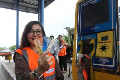 BI Izinkan Bank Memungut Biaya Isi Ulang Uang Elektronik BI Izinkan Bank Memungut Biaya Isi Ulang Uang Elektronik