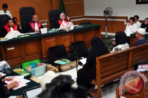 First Travel bayarkan umrah untuk Syahrini First Travel bayarkan umrah untuk Syahrini