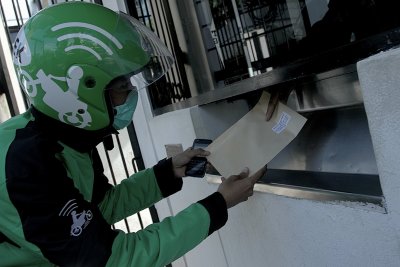 Gojek dan Grab Kaji Dampak Tarif Ojek Online Yang Baru Ditetapkan Gojek dan Grab Kaji Dampak Tarif Ojek Online Yang Baru Ditetapkan