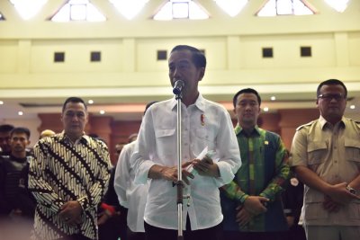 Presiden Jokowi Minta Hentikan Ajakan #UninstallBukalapak Presiden Jokowi Minta Hentikan Ajakan #UninstallBukalapak
