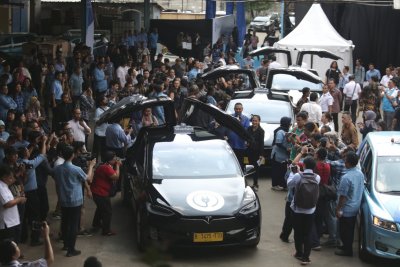 Pertama di RI, Blue Bird Operasikan 30 Taksi Listrik pada Mei 2019 Pertama di RI, Blue Bird Operasikan 30 Taksi Listrik pada Mei 2019