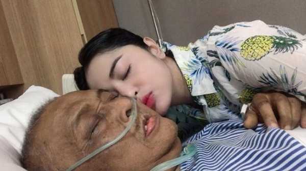 Jenazah Ayah Dewi Perssik Akan Dimakamkan di Jember Jenazah Ayah Dewi Perssik Akan Dimakamkan di Jember