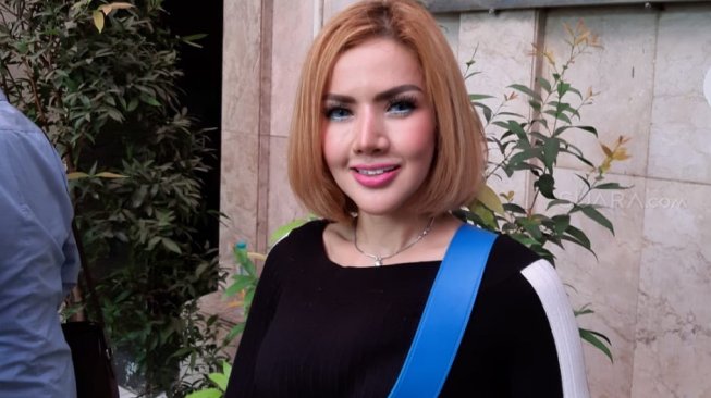 Merakyat Banget, Bulu Mata Palsu Barbie Kumalasari Ternyata Cuma Rp 5 Ribu Merakyat Banget, Bulu Mata Palsu Barbie Kumalasari Ternyata Cuma Rp 5 Ribu