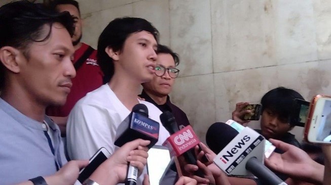 Polisi Beberkan soal Kiriman Uang Ananda Badudu ke Mahasiswa UIN Polisi Beberkan soal Kiriman Uang Ananda Badudu ke Mahasiswa UIN