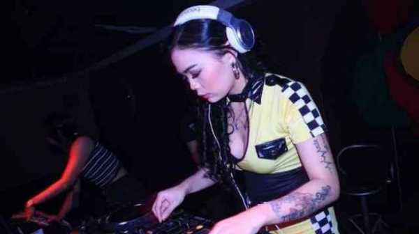 DJ Martha Barbie Dianiaya Pria Mabuk saat Tolong Pengojek Online DJ Martha Barbie Dianiaya Pria Mabuk saat Tolong Pengojek Online