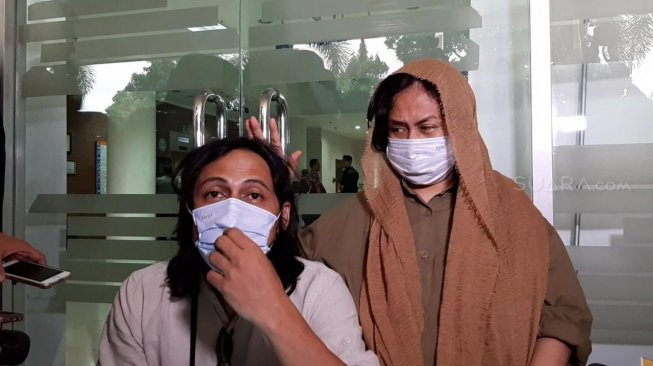 Sulit Bicara karena Tumor, Ria Irawan Tunjukkan Semangat ke Wartawan Sulit Bicara karena Tumor, Ria Irawan Tunjukkan Semangat ke Wartawan