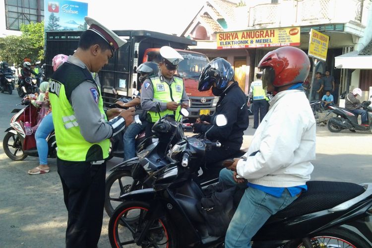 Ingat Lagi Soal Meminta Surat Tugas Pada Petugas Kepolisian Ingat Lagi Soal Meminta Surat Tugas Pada Petugas Kepolisian