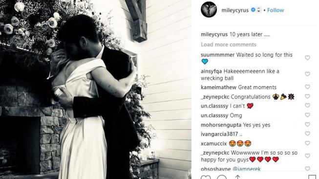 Pisah dengan Liam Hemsworth, Miley Cyrus Makin Intim sama Kaitlynn Carter Pisah dengan Liam Hemsworth, Miley Cyrus Makin Intim sama Kaitlynn Carter