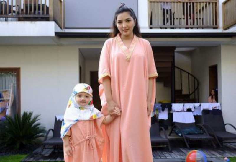 Lucunya Arsy Anak Ashanty Yang Ingin Selalu Berhijab Lucunya Arsy Anak Ashanty Yang Ingin Selalu Berhijab