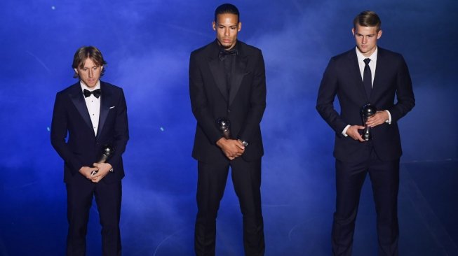 Jadi Pemain Terbaik FIFA 2019 Kedua, Van Dijk Enggan Dibanding-bandingkan Jadi Pemain Terbaik FIFA 2019 Kedua, Van Dijk Enggan Dibanding-bandingkan