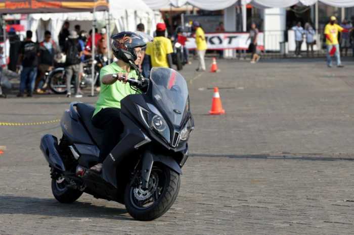 Teknik Menikung yang Tepat di Jalan Raya Teknik Menikung yang Tepat di Jalan Raya