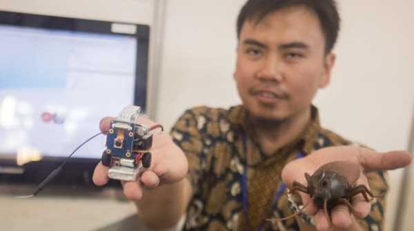 Mahasiswa ITB Ciptakan Robot Kecoa Mata-mata untuk Militer Mahasiswa ITB Ciptakan Robot Kecoa Mata-mata untuk Militer
