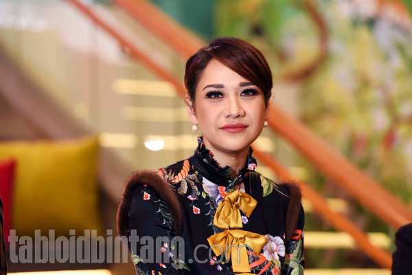 Salam Perpisahan Bunga Citra Lestari untuk BJ Habibie Salam Perpisahan Bunga Citra Lestari untuk BJ Habibie