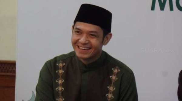 Bertemu Ustadz Abdul Somad, Dude Harlino: Alhamdulillah... Bertemu Ustadz Abdul Somad, Dude Harlino: Alhamdulillah...