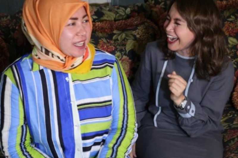 Tulis Ucapan Ini,Melly Goeslow Bocorkan Pernikahan Rossa? Tulis Ucapan Ini,Melly Goeslow Bocorkan Pernikahan Rossa?