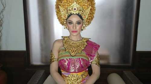 Pakai Baju Adat Bali Nora Philip Nikah dengan Jerinx SID 