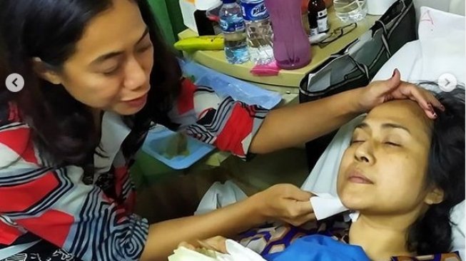 Derita Kanker Kelenjar Getah Bening, Ria Irawan Kembali Lemah Derita Kanker Kelenjar Getah Bening, Ria Irawan Kembali Lemah