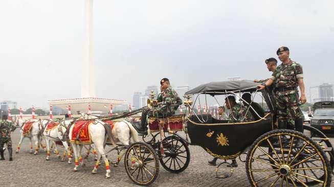 Pembawa Bendera 17 Agustus di Monas Harus Anggun dan 